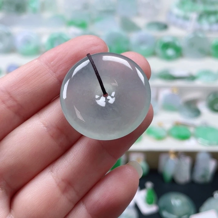 颈饰未镶嵌翡翠平安扣