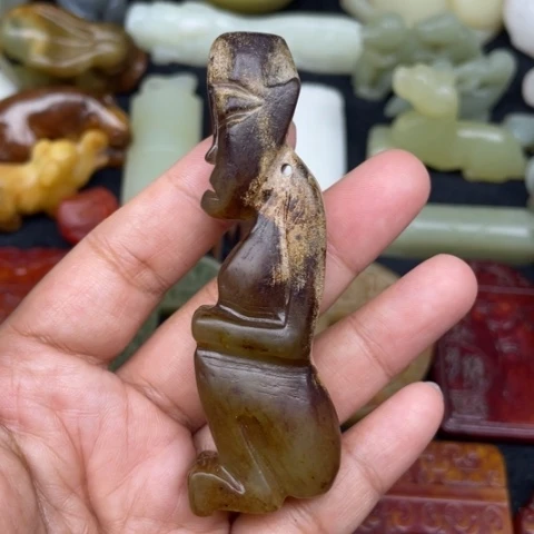 未镶嵌蛇纹石玉颈饰60