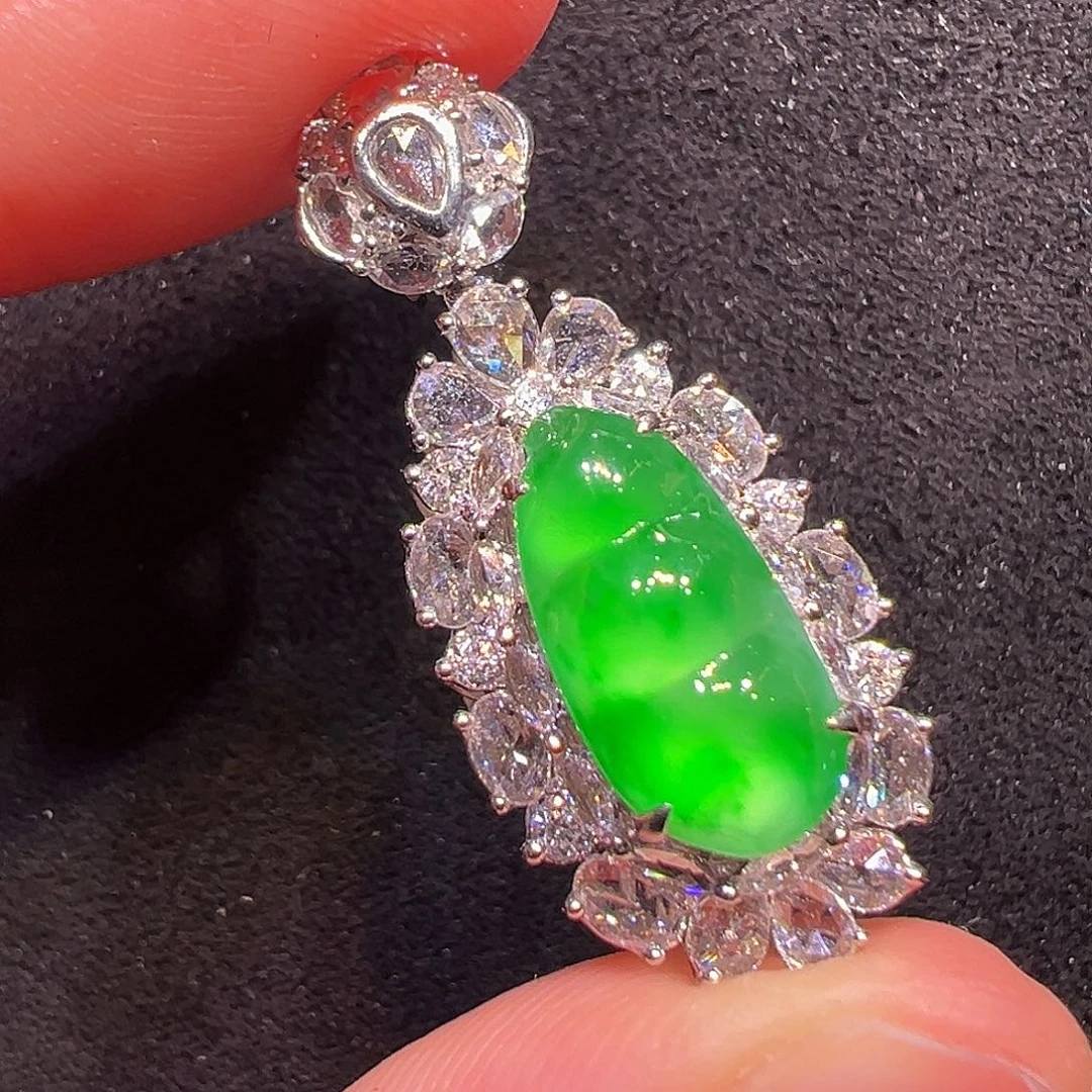 翡翠18K金镶嵌颈饰