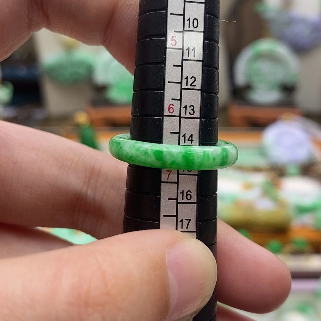 翡翠未镶嵌颈饰戒圈15