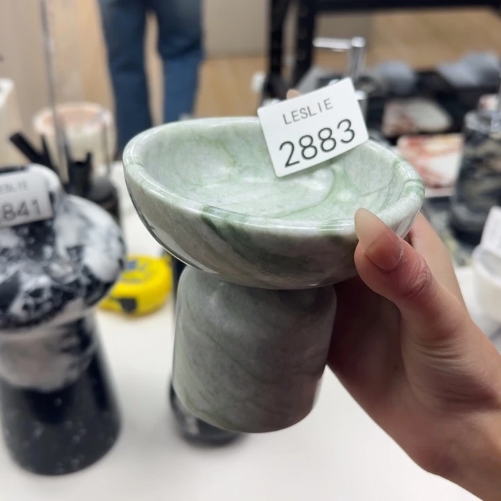 X2883.               福利