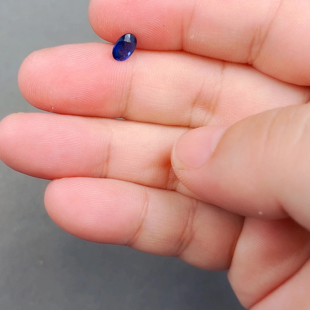 蓝宝石裸石未镶嵌