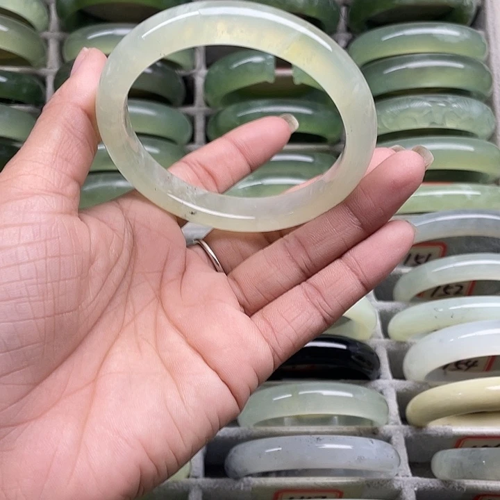 蛇纹石玉未镶嵌手镯135