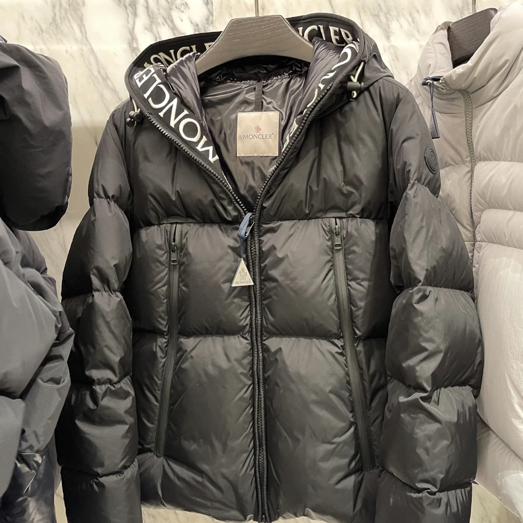 99新 MONCLER san0454/短款羽绒服/尺码3码