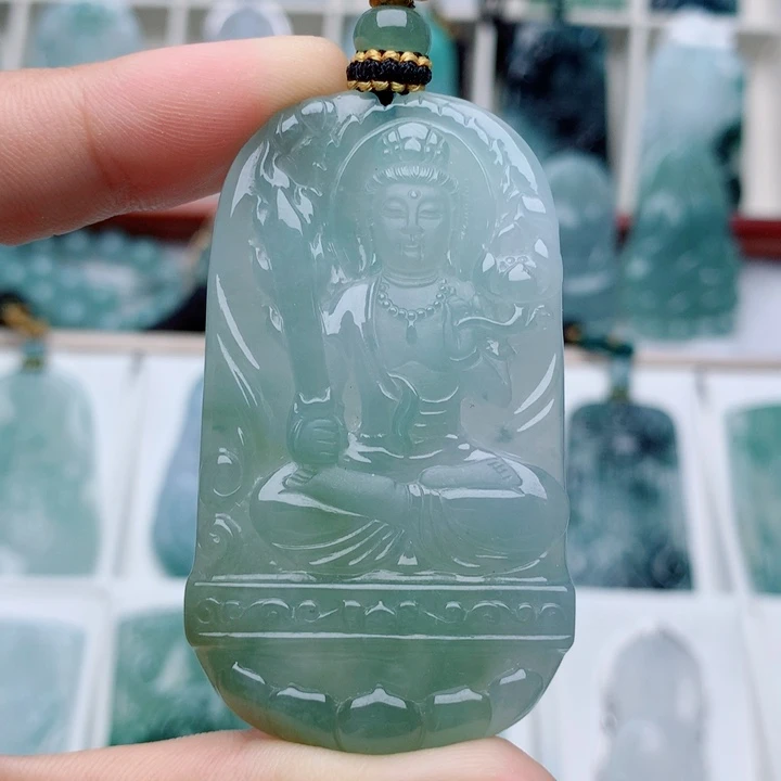 翡翠未镶嵌颈饰虚空藏