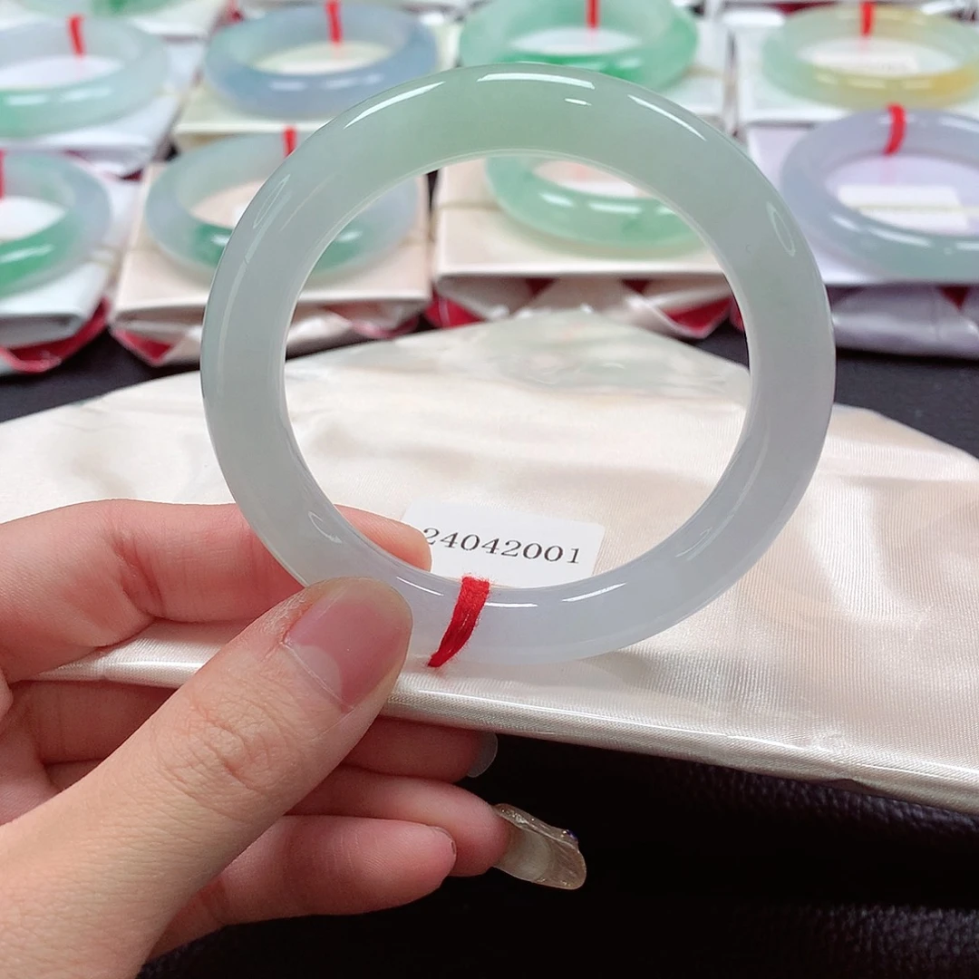 翡翠手镯（圆镯）未镶嵌天然a货翡翠54半山水