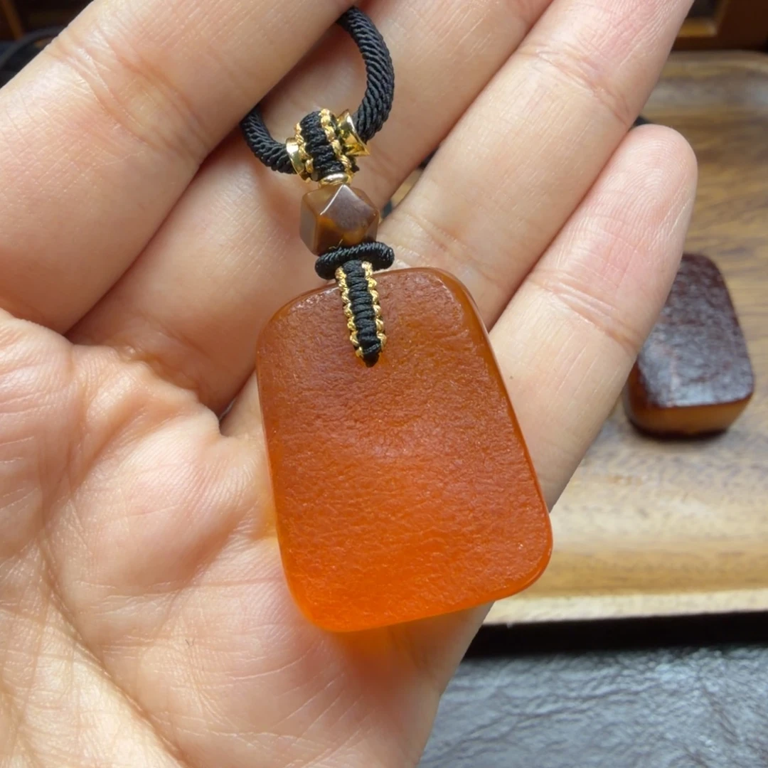 琥珀未镶嵌吊坠(赠链)