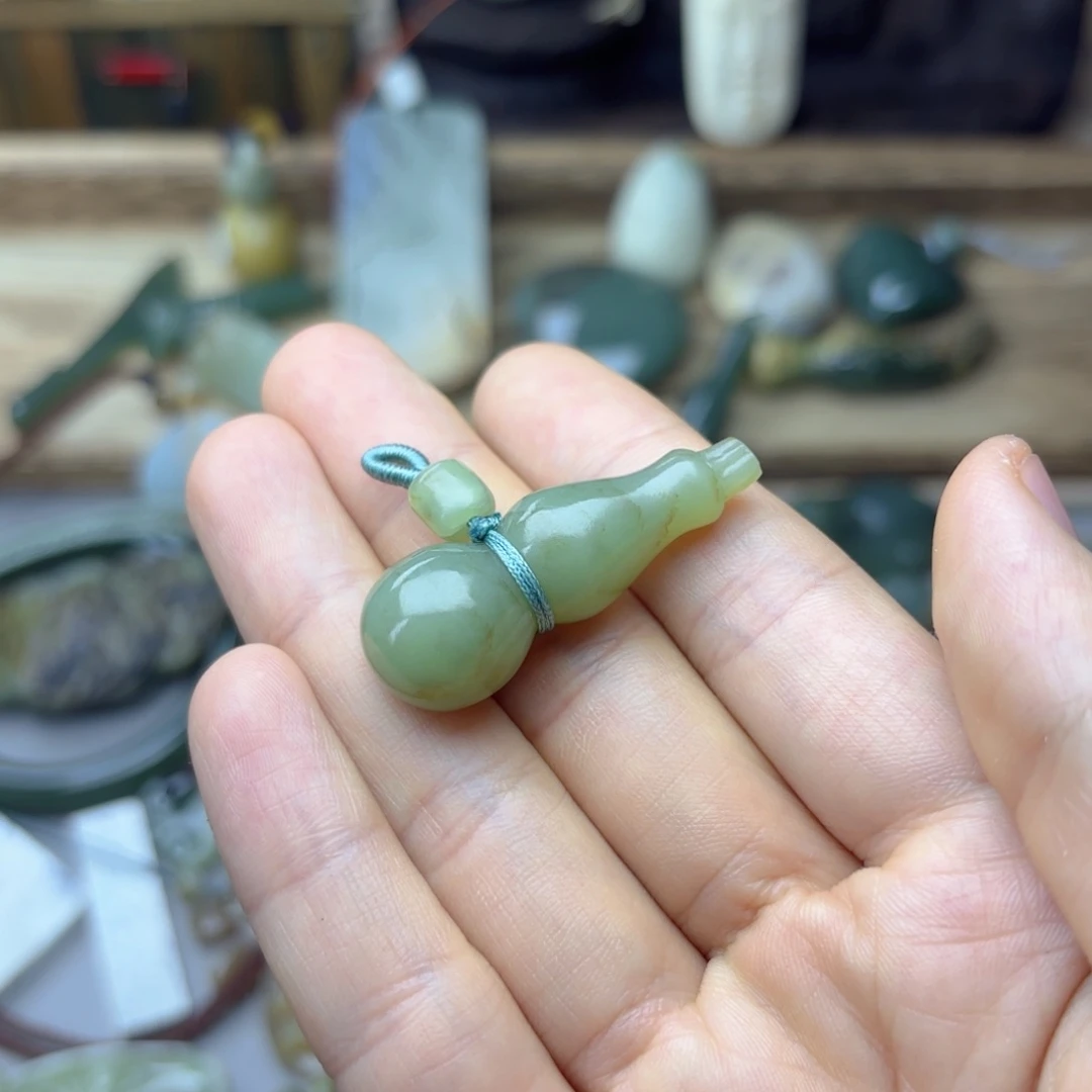 双***工透闪石质玉未镶嵌颈饰