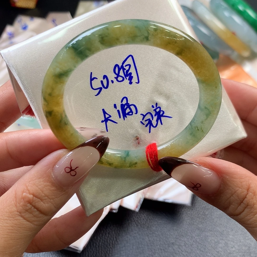 翡翠未镶嵌手镯（圆镯）51号大强推 巨漏！