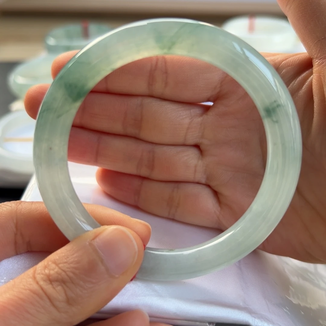 翡翠手镯未镶嵌手镯