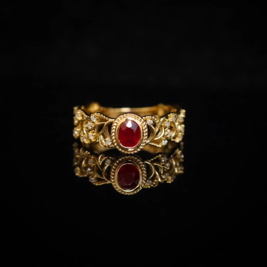 哈喽麦兜 18K金红宝石戒指镂空藤蔓宽戒壁 主石40分 时髦洋气