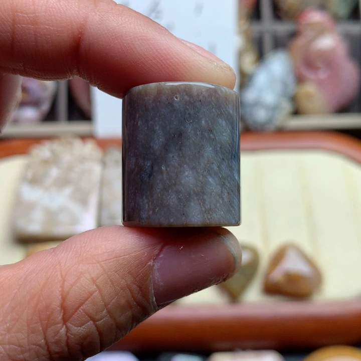 硅化珊瑚（珊瑚玉）颈饰足银镀金镶嵌