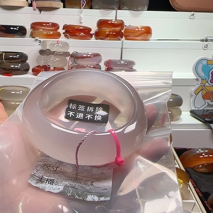 四***。玛瑙/玉髓未镶嵌手镯有划痕天然俏纹龙纹