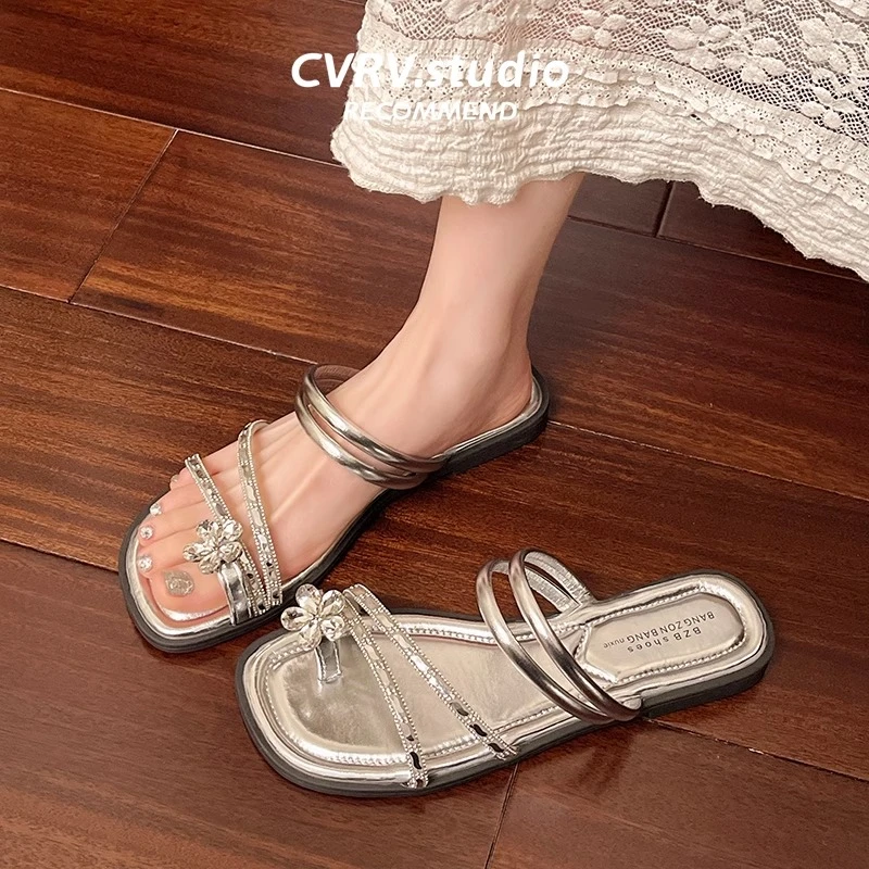 法式平底套趾凉拖鞋女夏外穿2025春季新款绝美配裙子水钻沙滩凉鞋