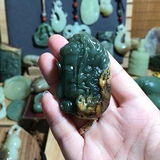 颈饰未镶嵌岫岩河磨玉（透闪石质玉）