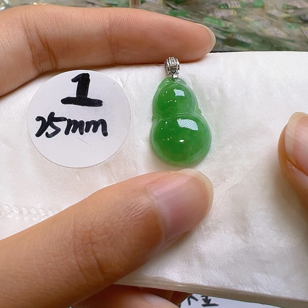 翡翠18K金镶嵌颈饰翡翠