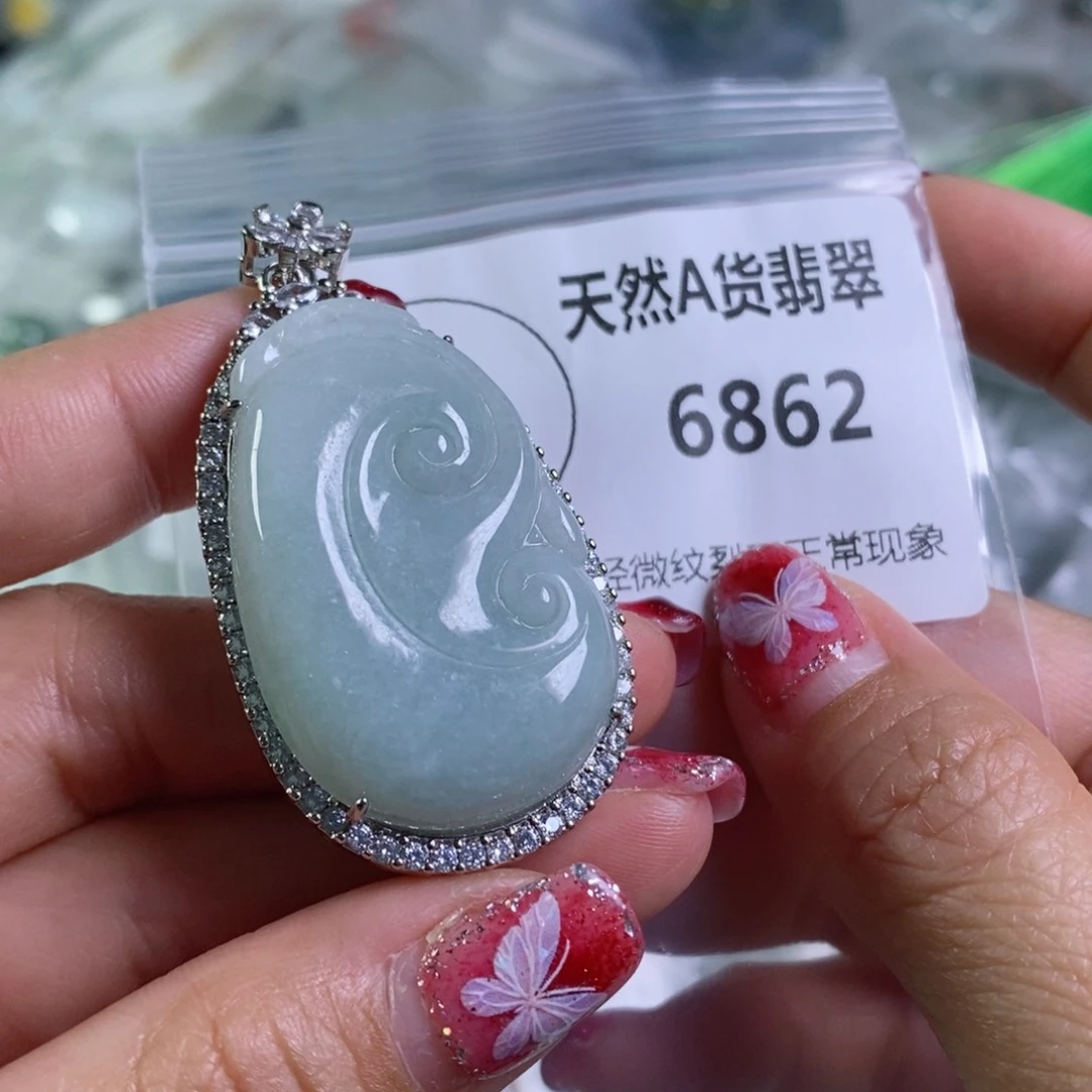 翡翠颈饰未镶嵌吊坠