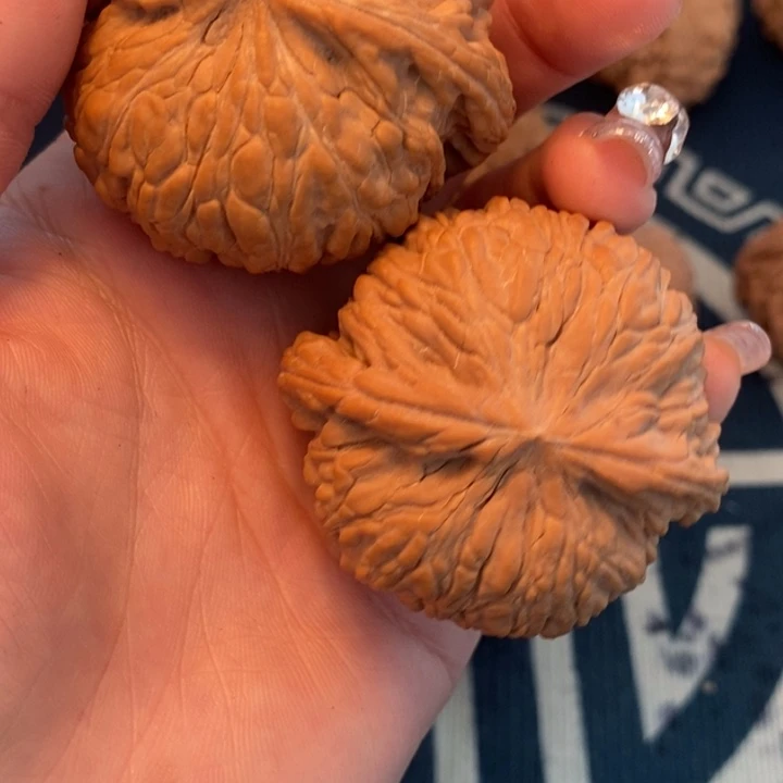 文玩核桃吊坠泥鳅背