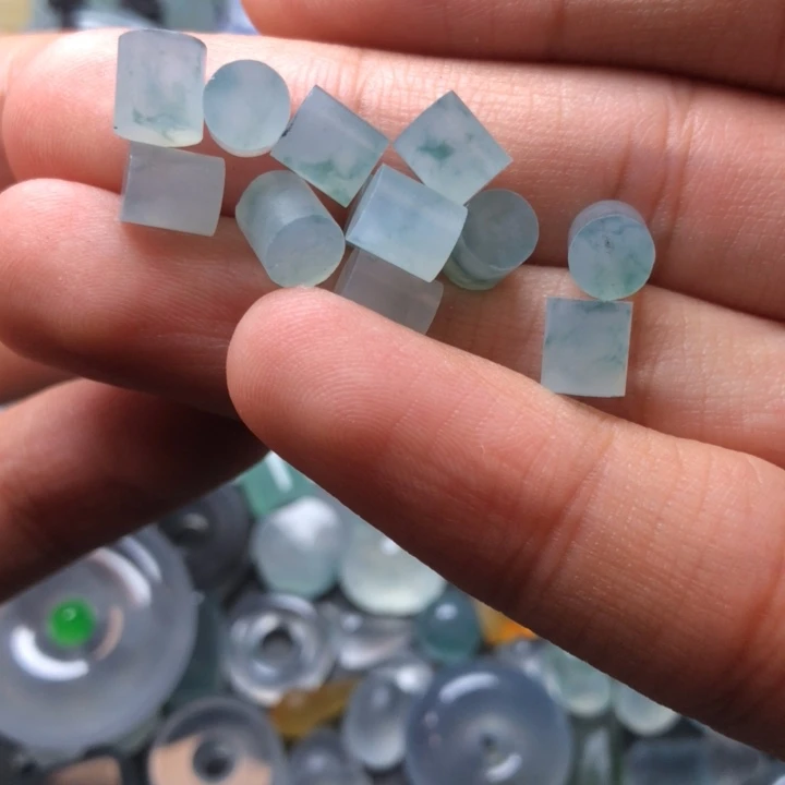定制翡翠未镶嵌挂件