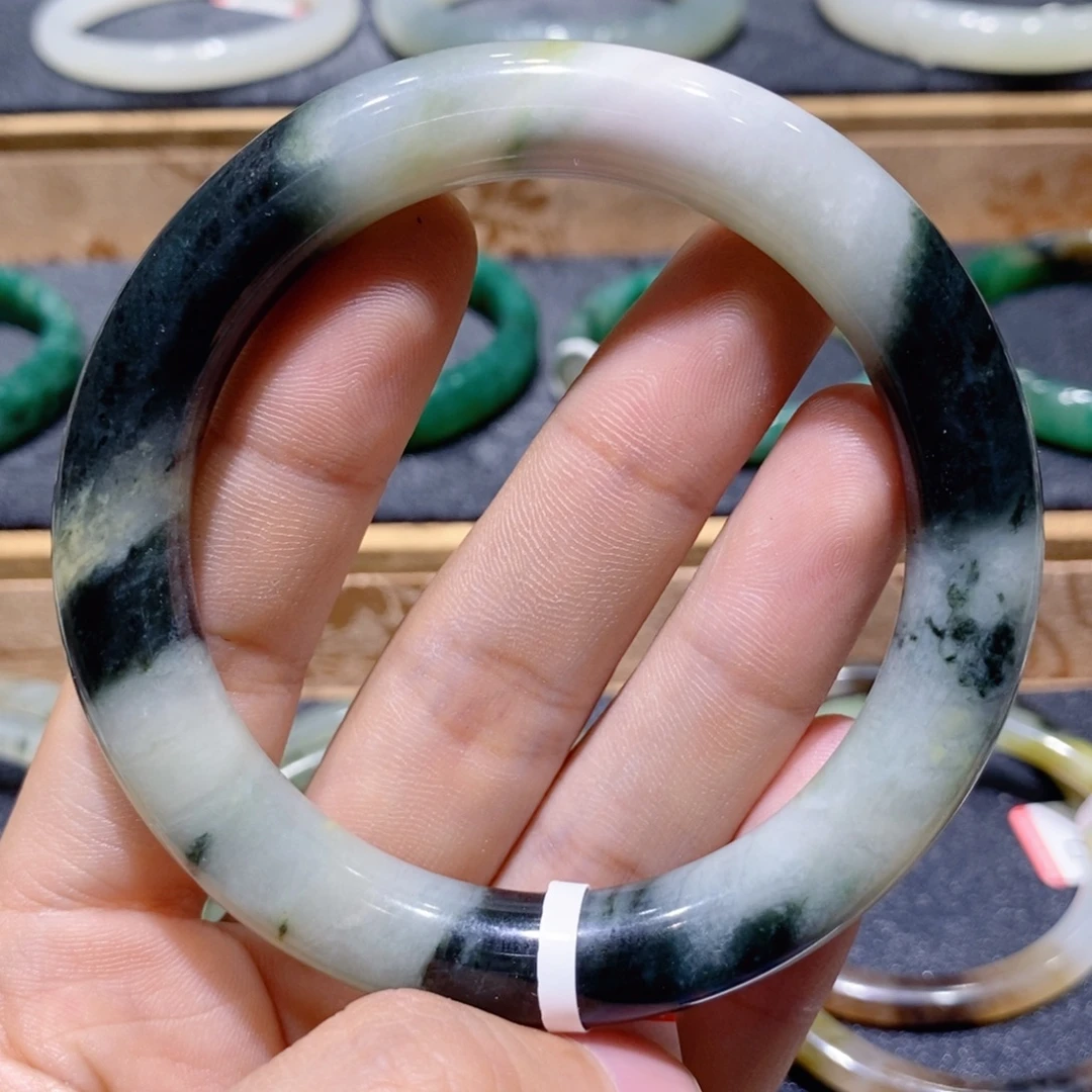 独山玉未镶嵌手镯