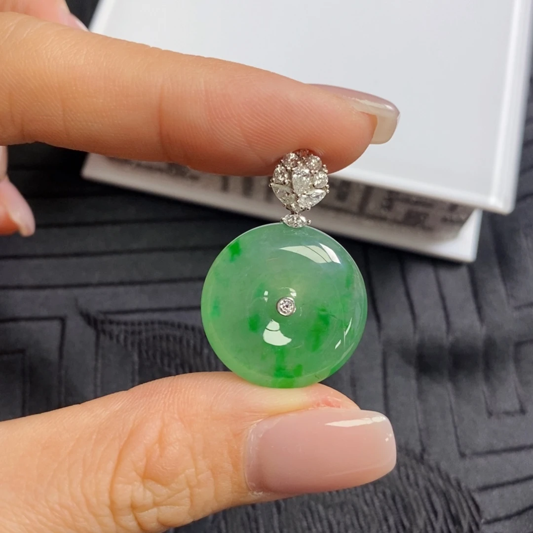 翡翠18K金镶嵌颈饰高冰飘花平安扣