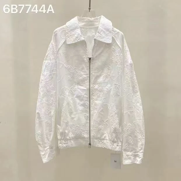 D50470圆领刺绣提花时尚百搭减龄女款上衣白色