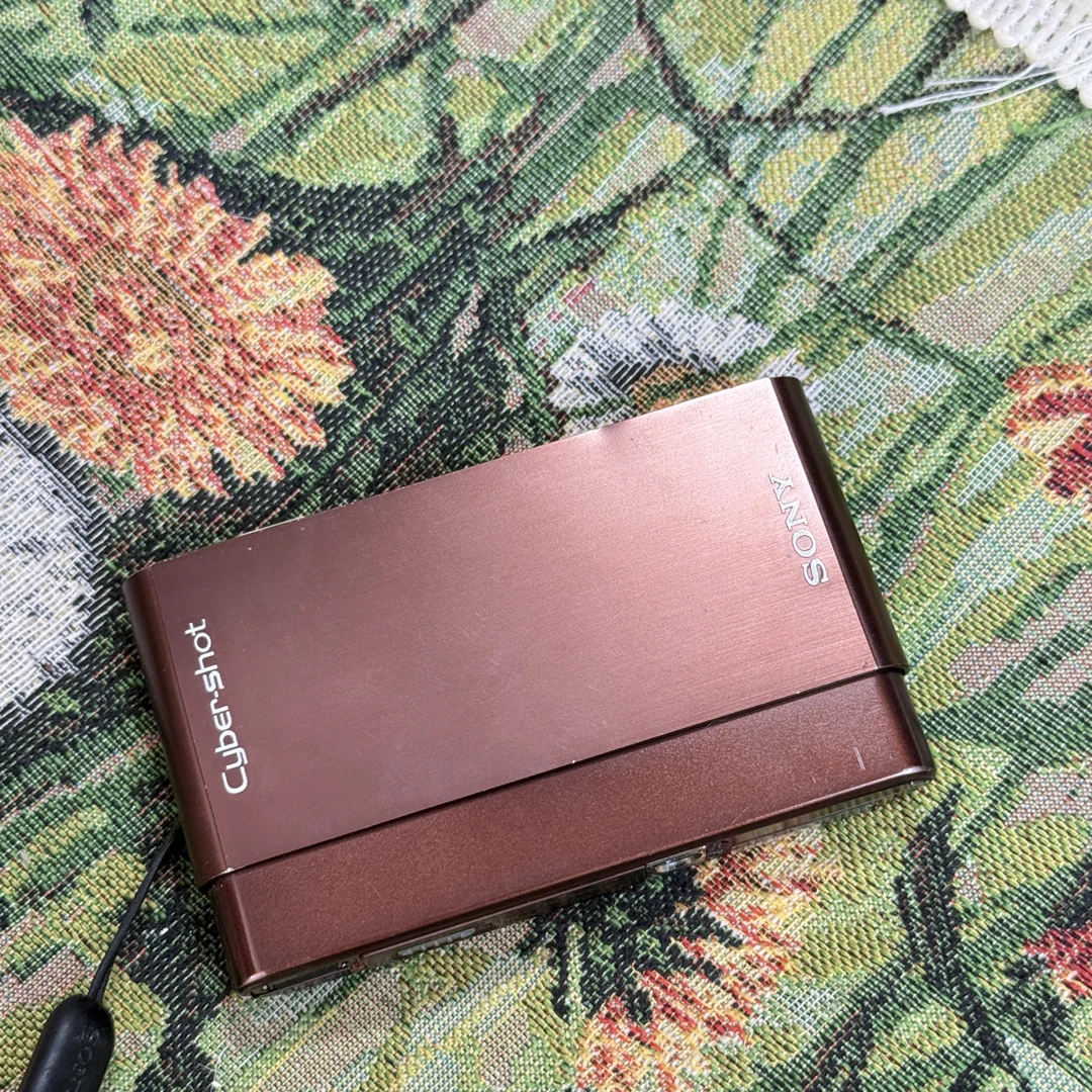 9新 Sony/索尼 t77 棕色 触摸屏可以涂鸦贴纸换相框