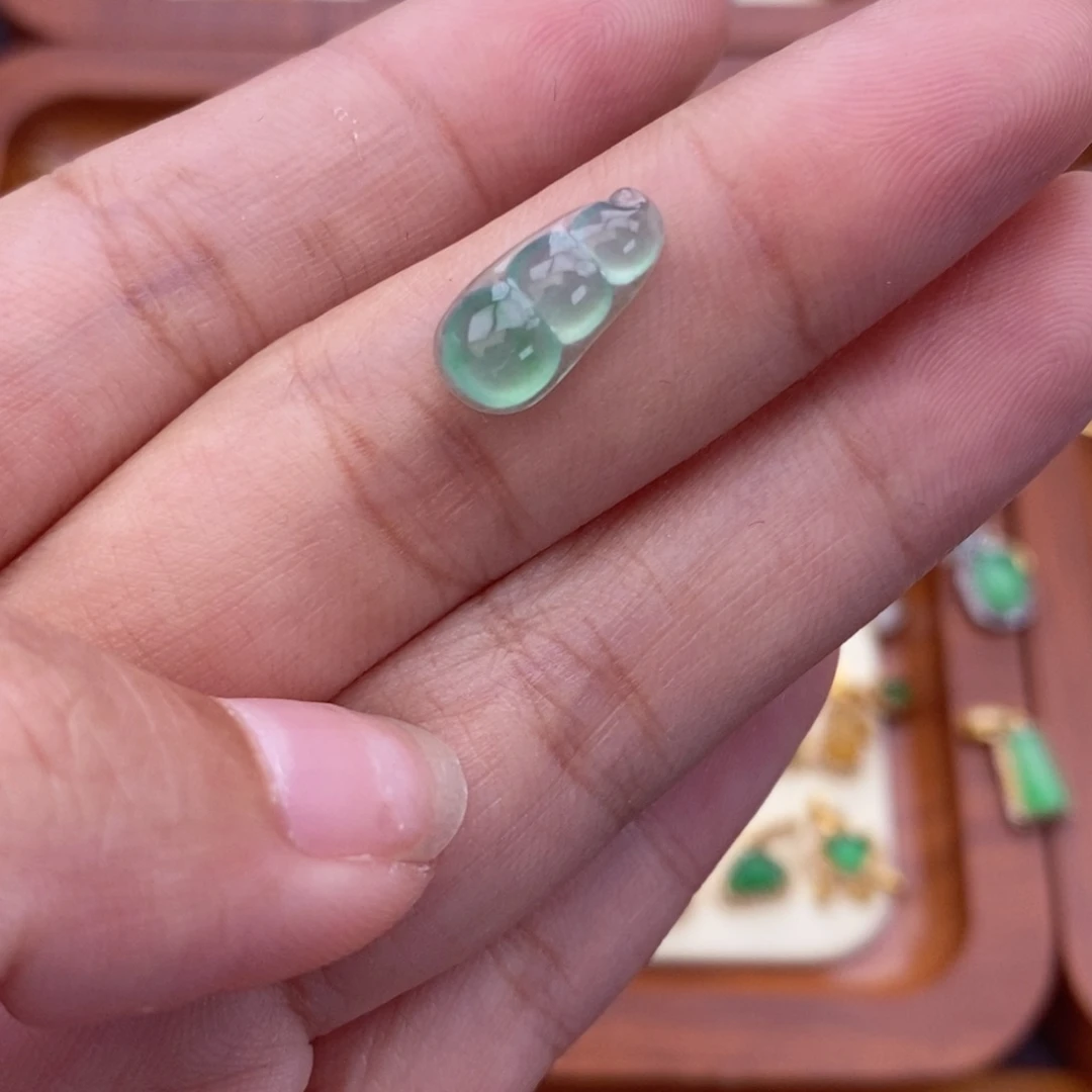 翡翠18K金镶嵌颈饰翡翠