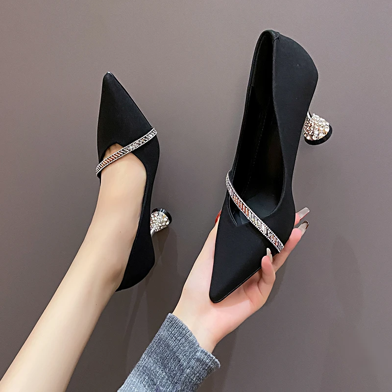 齐单鞋女2025新款配小裙子细跟高级感宴会鞋黑色水钻高跟鞋不累脚