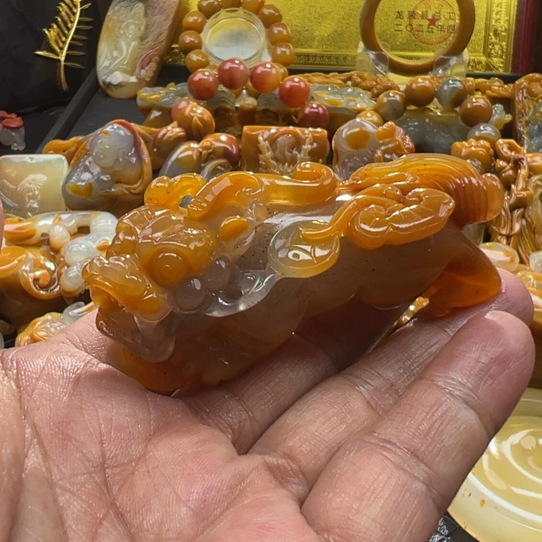 颈饰未镶嵌石英质玉