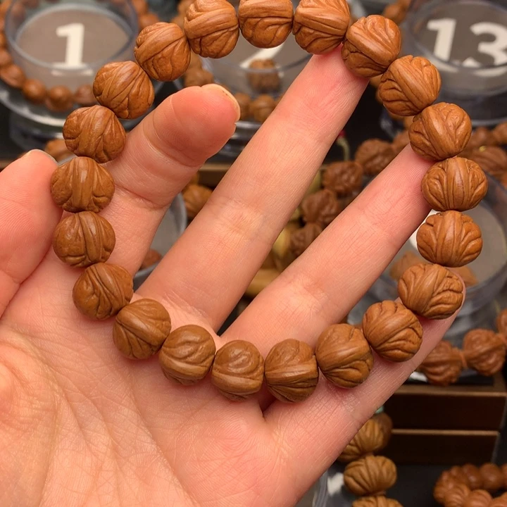 在***伙吊坠桃核野生玉龙脊13尺寸