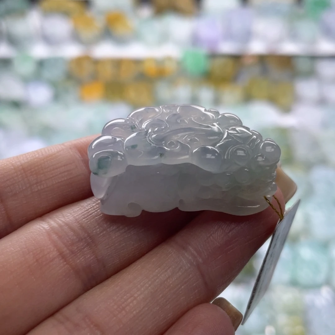 翡翠未镶嵌颈饰貔貅