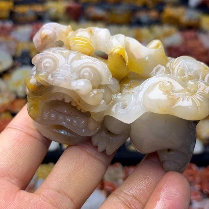 石英质玉（黄龙玉）未镶嵌颈饰
