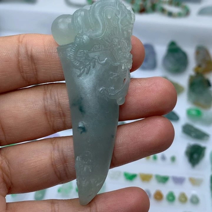 定制翡翠未镶嵌龙牙