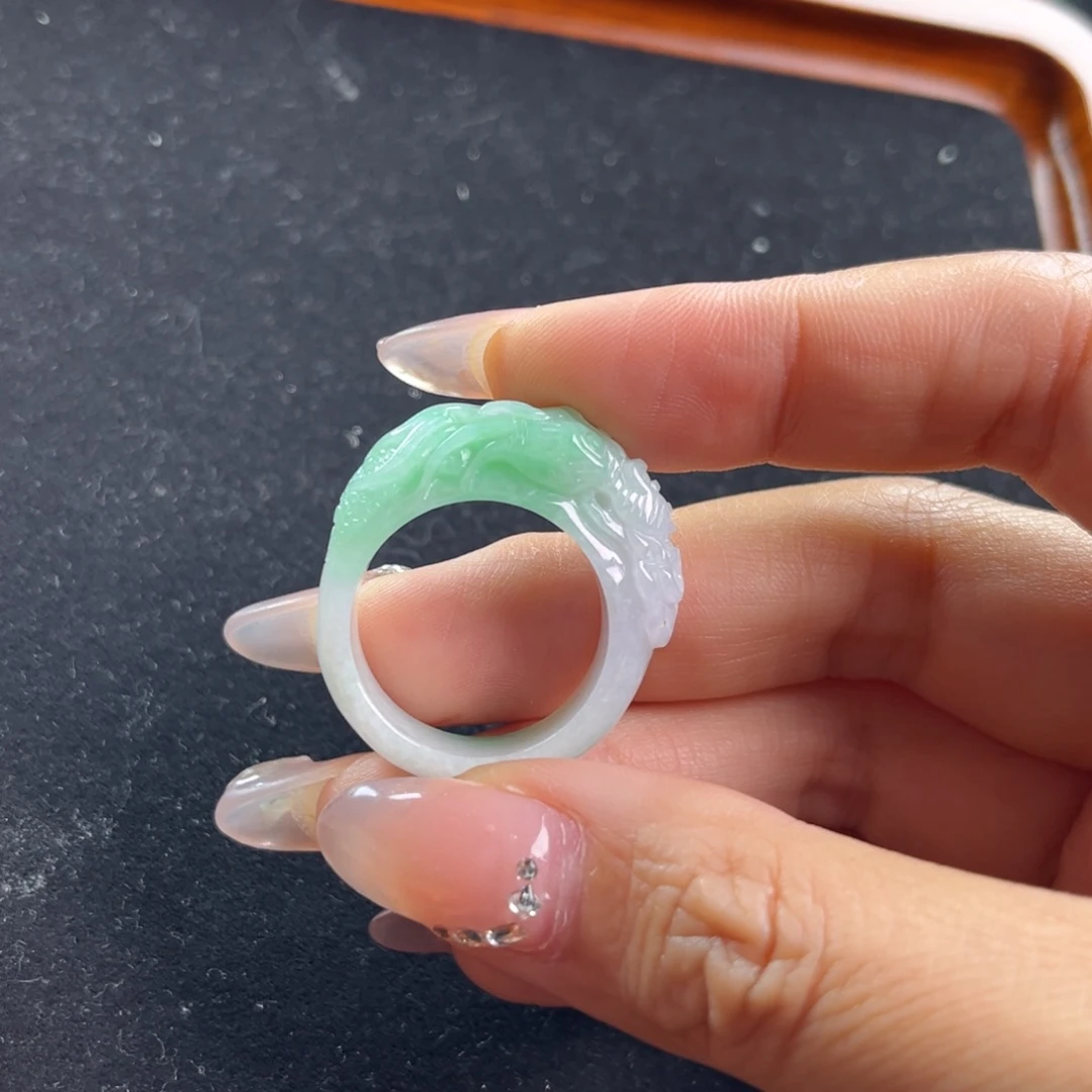 翡翠未镶嵌颈饰指环