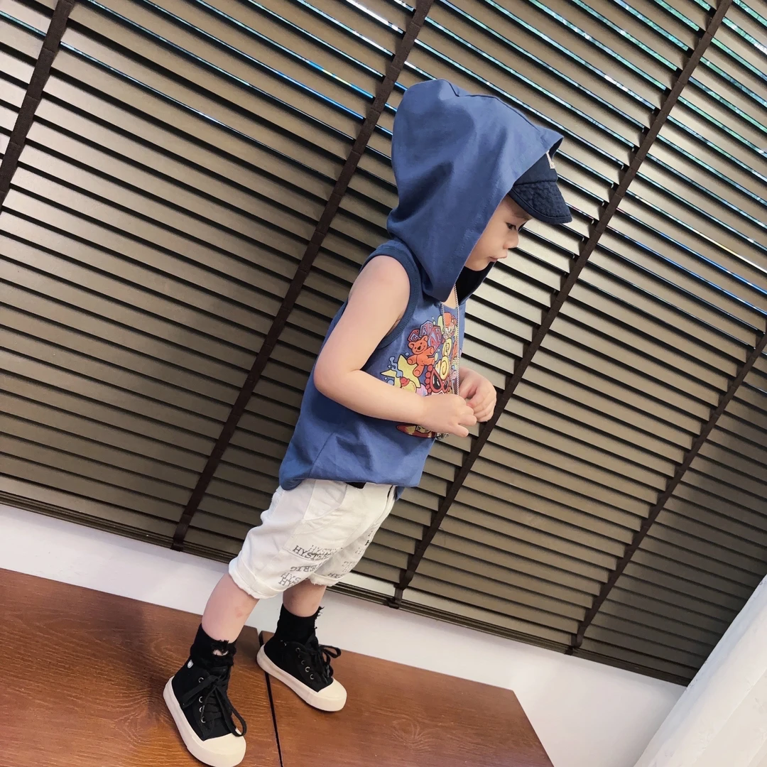 濮六六童装 男女童日系超超洋气雾霾蓝奶嘴印花连帽款工字背心