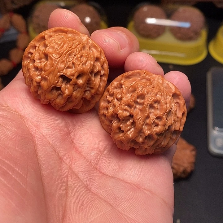 文玩核桃吊坠38尺，苹果圆