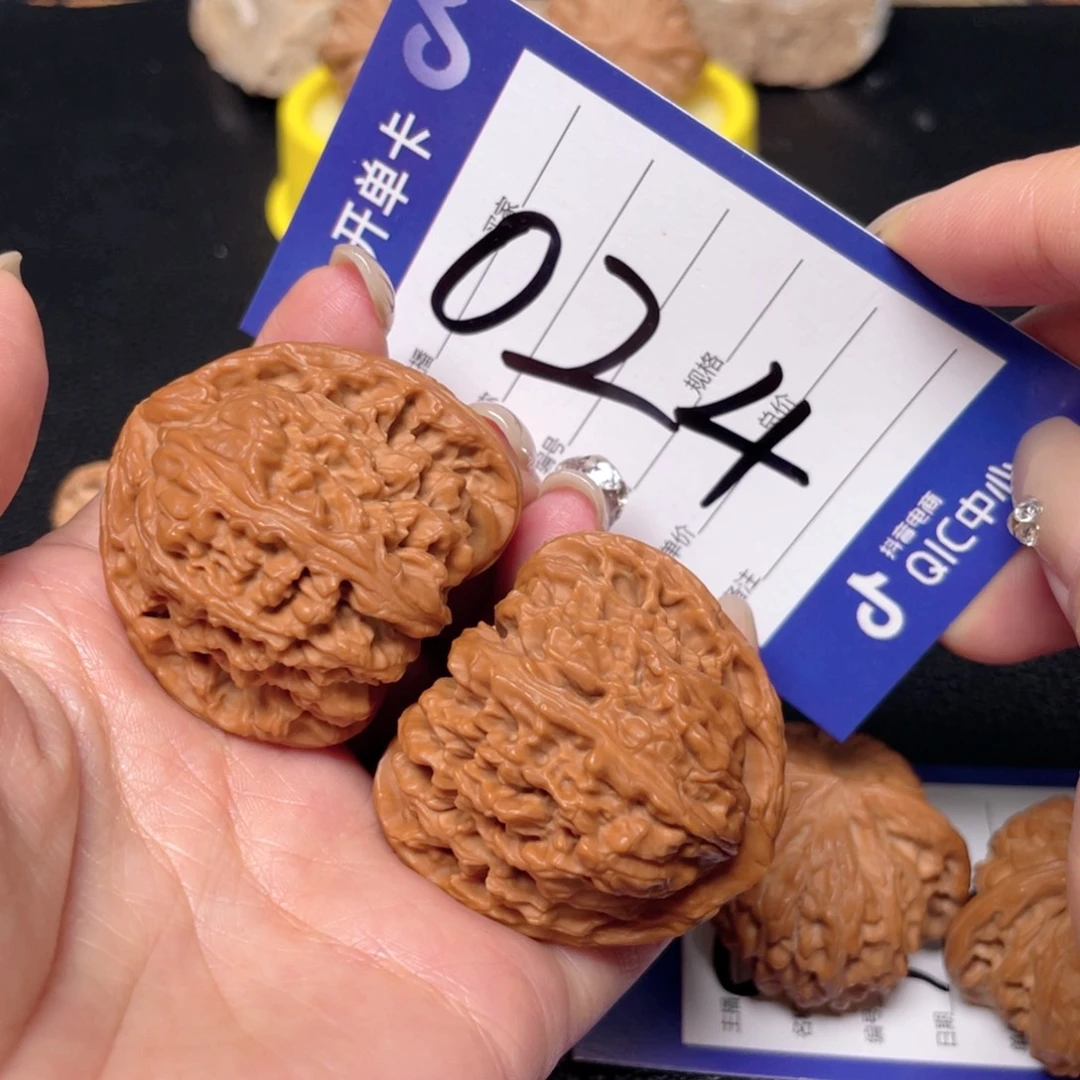 文玩核桃吊坠024号 43尺 三角疆