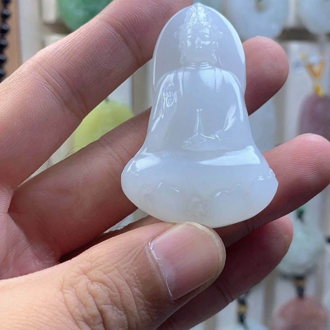 颈饰未镶嵌石英质玉（金丝玉）