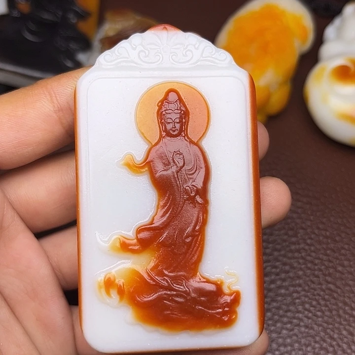 和田玉颈饰未镶嵌金*