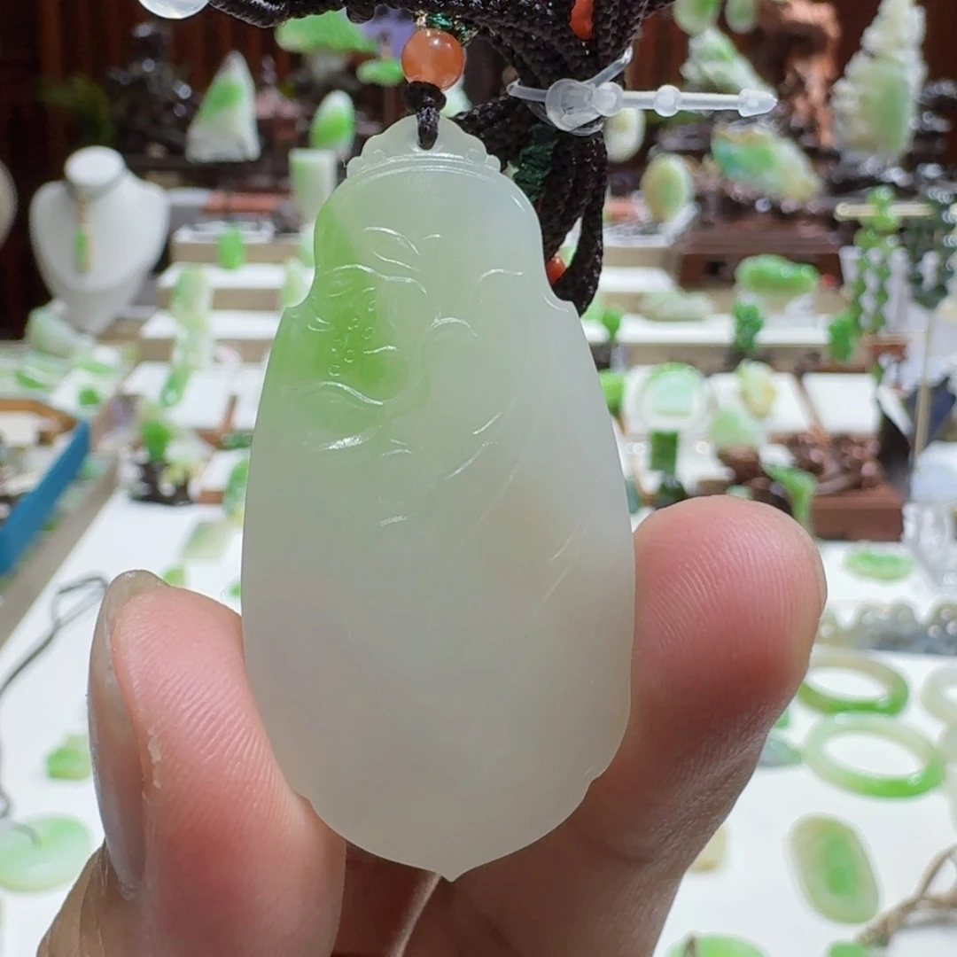 和田玉（翠青玉）未镶嵌挂件和田玉翠青花开富贵牌子