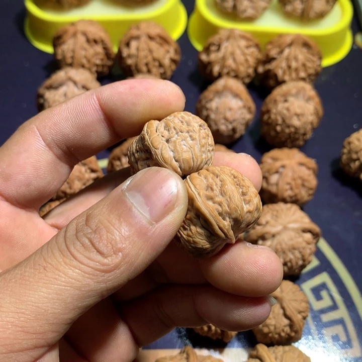 中***售文玩核桃吊坠元宝