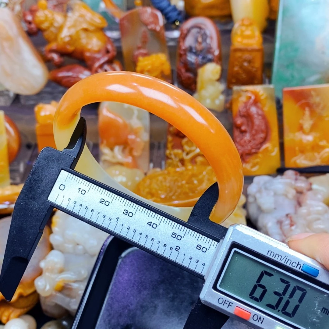石英质玉（黄龙玉）未镶嵌颈饰