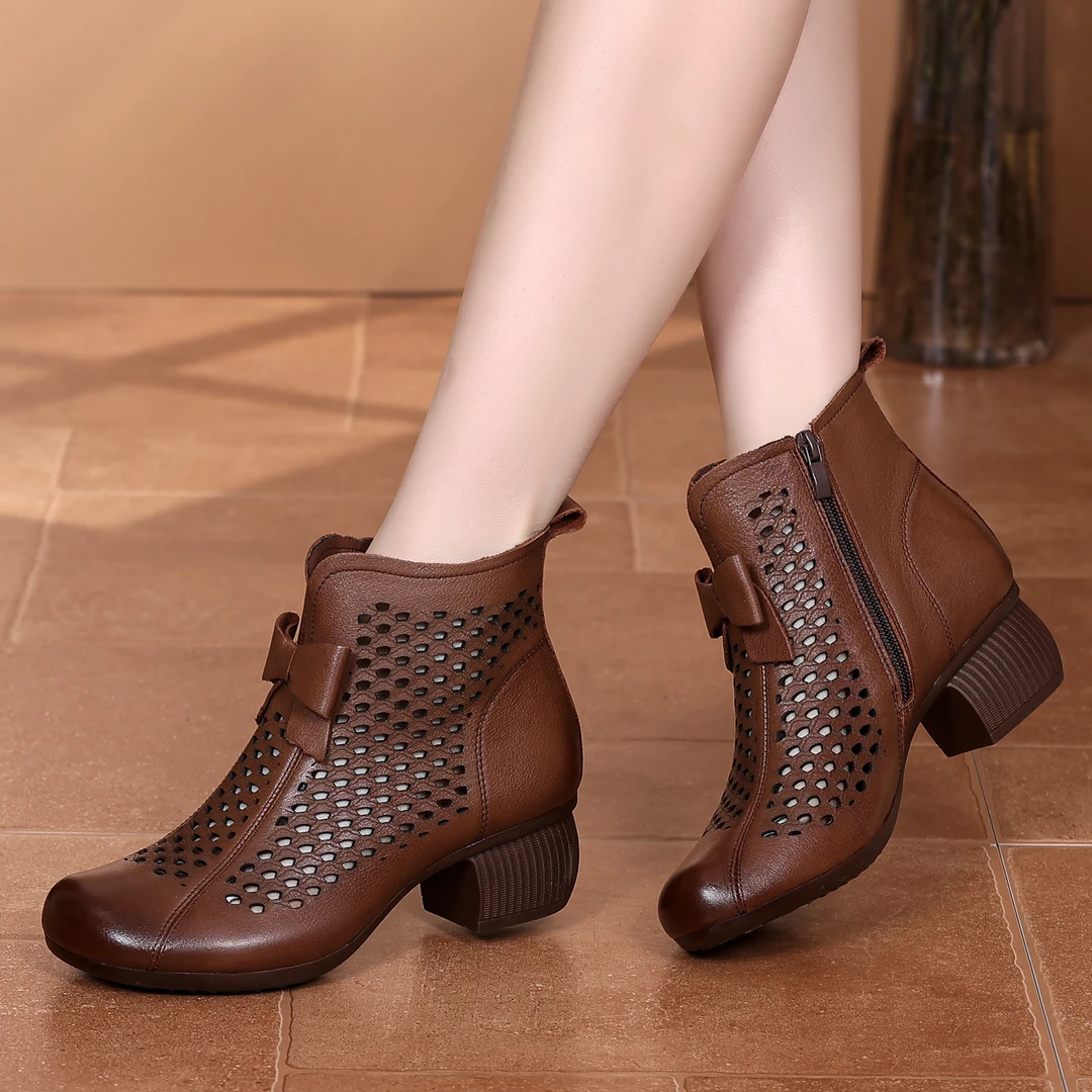 春夏天新款真皮镂空凉靴女复古民族风粗跟中年短靴软底洞洞妈妈鞋