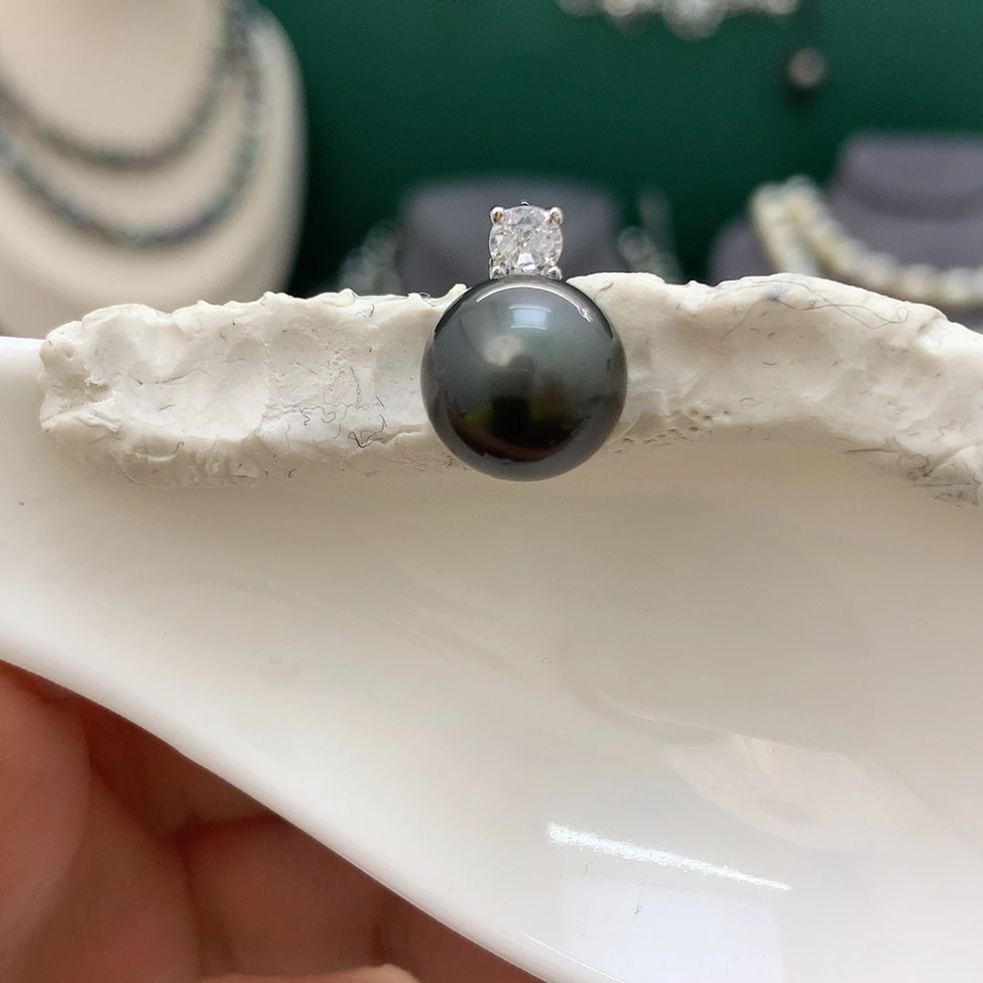 裸珠海水珍珠大点位戴妃正圆吊坠