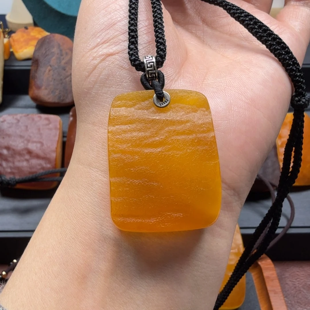 琥珀吊坠(赠链)未镶嵌