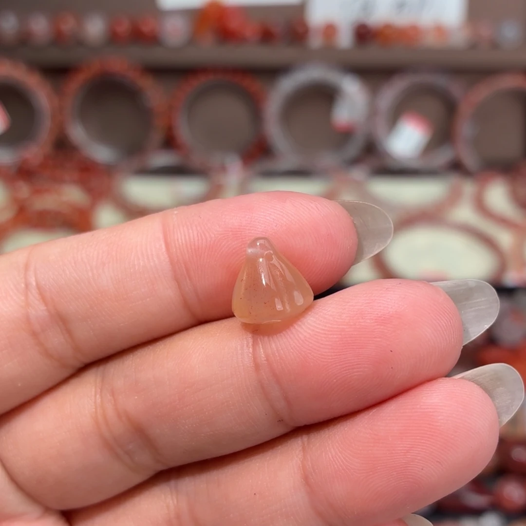 南红玛瑙未镶嵌川料滴溜孔莲蓬