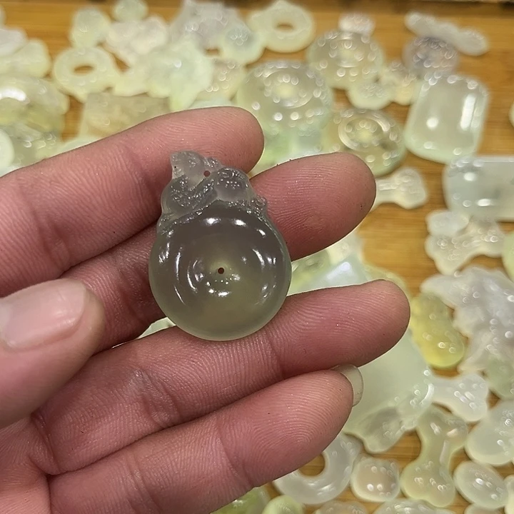 蛇纹石玉合金颈饰玉石吊坠玉石吊坠