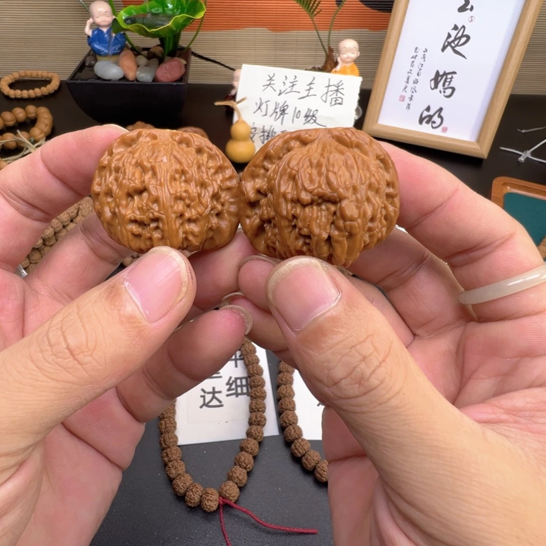 把件文玩核桃回血文玩核桃麻核桃闷尖球白白狮子一对39尺