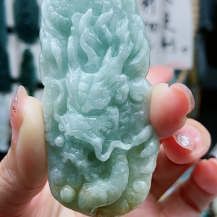 颈饰足铂镶嵌翡翠翡翠